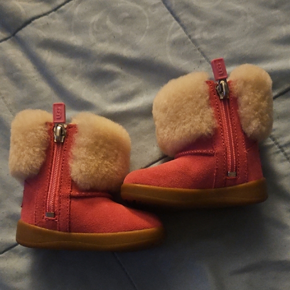 UGG Pink and Cream Kids Boots - Picture 5 of 7